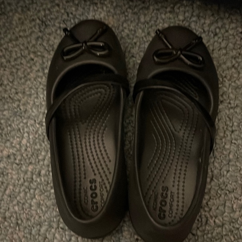 Croc flats